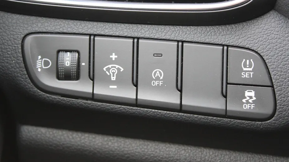 HYUNDAI i30 i30 1.5 DPI Classic +