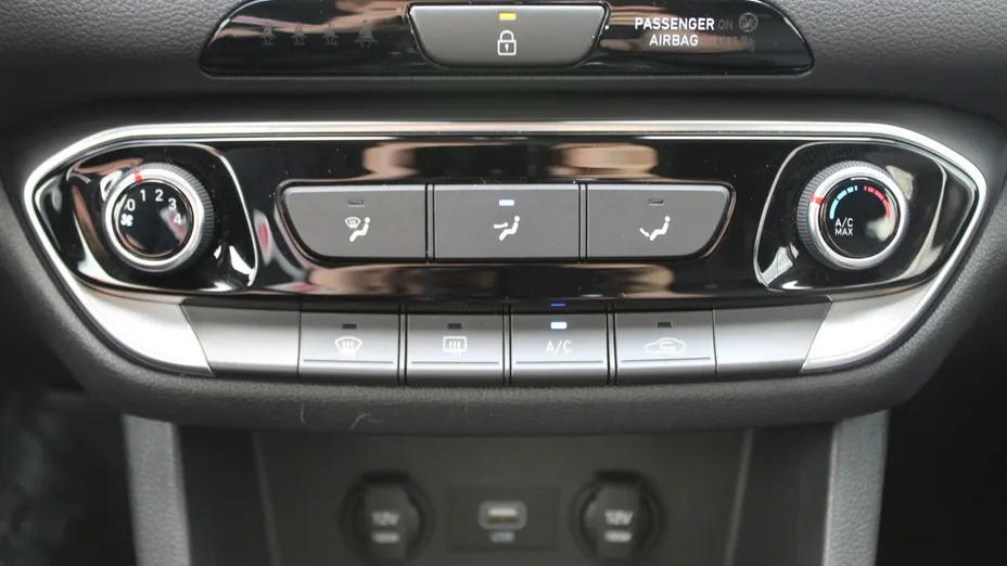 HYUNDAI i30 i30 1.5 DPI Classic +