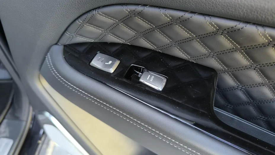 SSANGYONG Rexton Rexton 2.2 D Sapphire 4WD aut