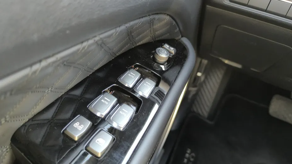 SSANGYONG Rexton Rexton 2.2 D Sapphire 4WD aut