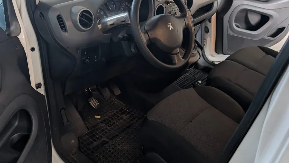PEUGEOT Partner Van -