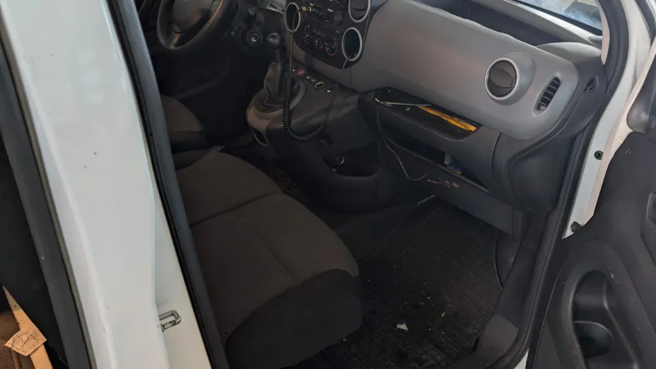 PEUGEOT Partner Van -