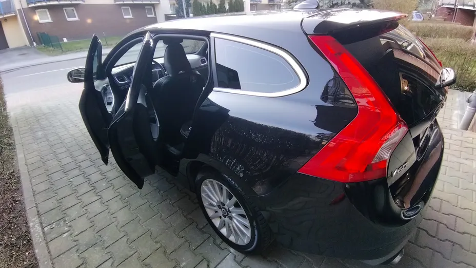 VOLVO V60 V60 B4 D R-Design aut