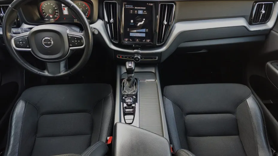 VOLVO XC60 XC60 T4 Momentum Pro aut