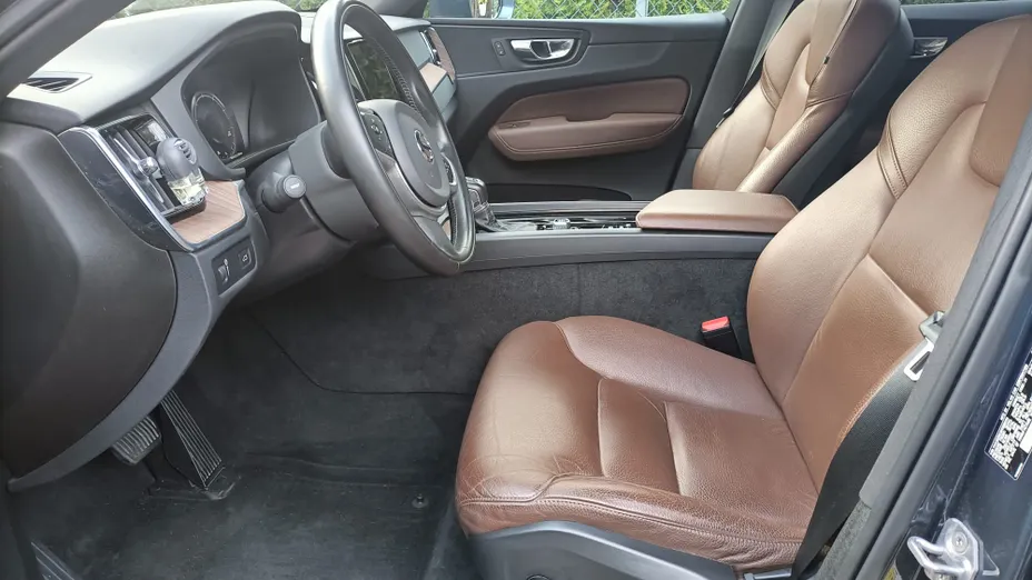 VOLVO XC60 XC60 2.0T Momentum