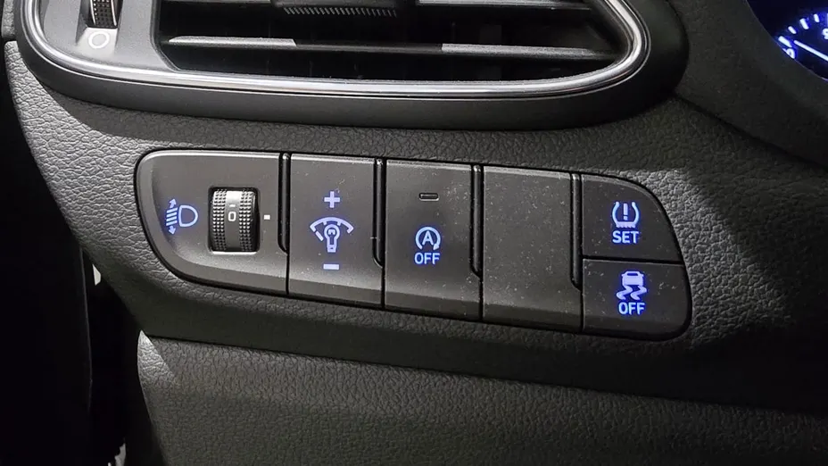 HYUNDAI i30 i30 1.5 DPI Classic +