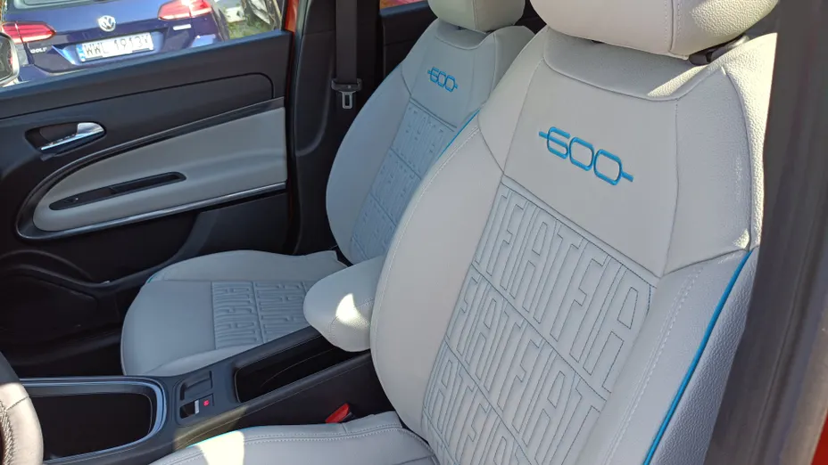 FIAT 600 600 1.2 Turbo Hybrid La Prima eDCT Nowy