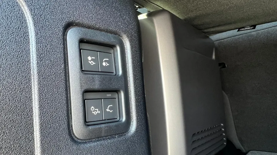 LAND ROVER Defender Defender 110 4.4 P635 V8 mHEV Octa