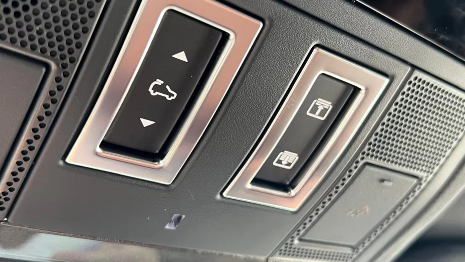 LAND ROVER Defender Defender 110 4.4 P635 V8 mHEV Octa