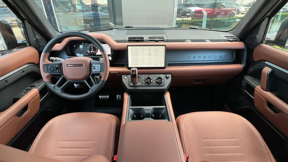 LAND ROVER Defender Defender 110 4.4 P635 V8 mHEV Octa