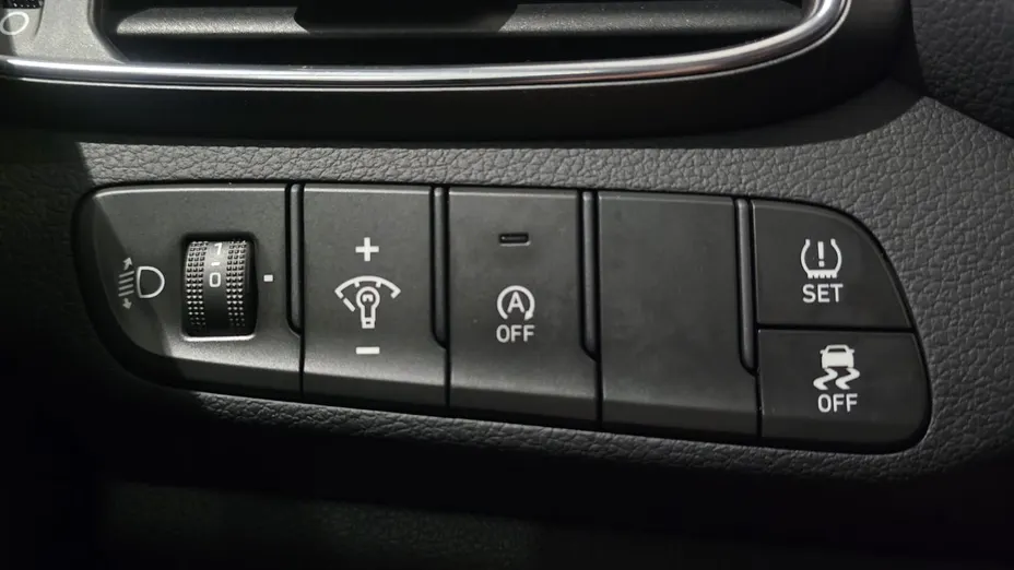 HYUNDAI i30 i30 1.5 DPI Classic +