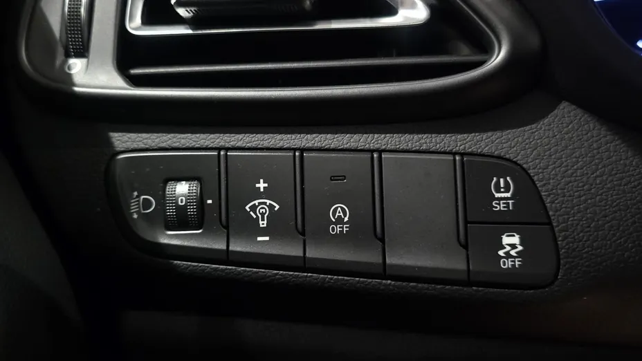 HYUNDAI i30 i30 1.5 T-GDI 48V Smart