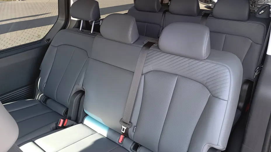 HYUNDAI Staria Staria 1.6 T-GDI HEV Smart VIP aut