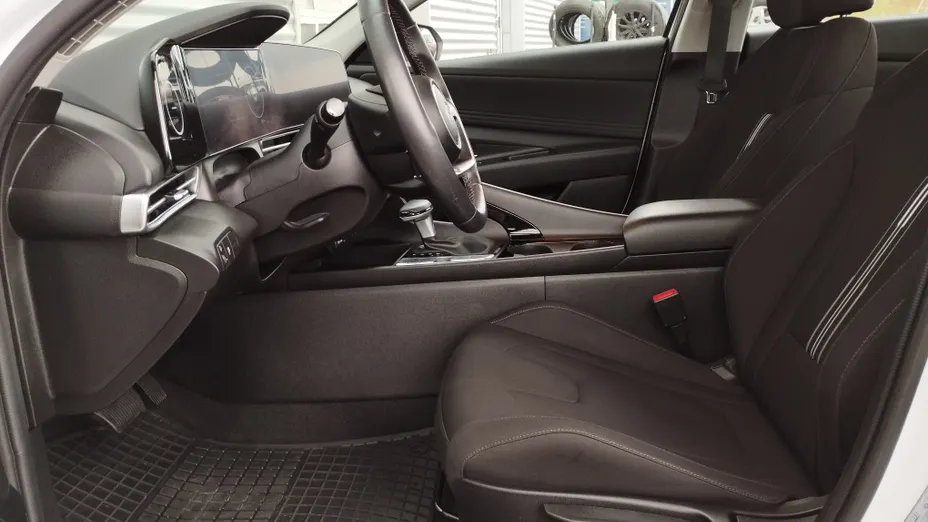 HYUNDAI Elantra Elantra 1.6 Smart CVT