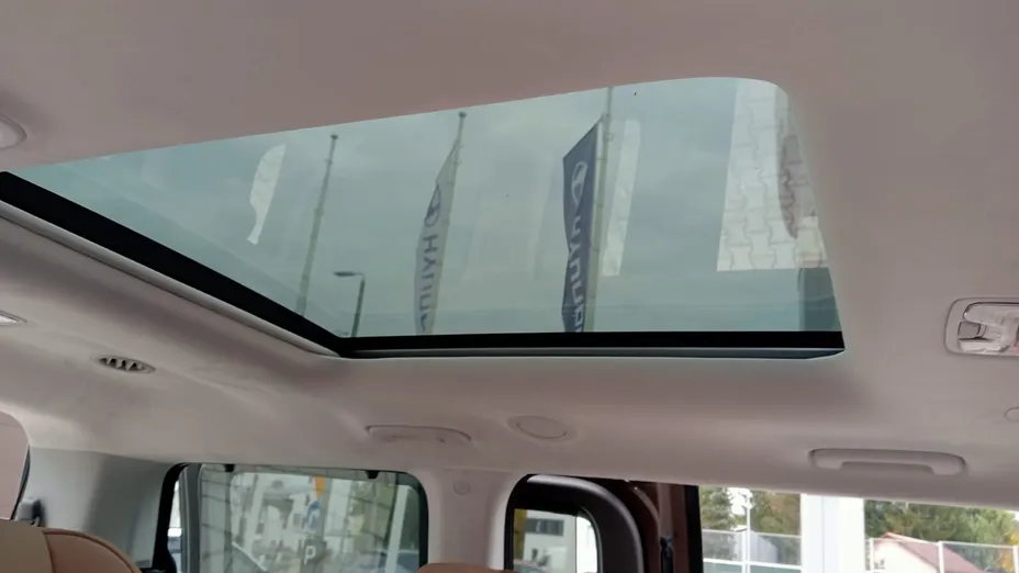 HYUNDAI Staria Staria 1.6 T-GDI HEV Luxury aut Nowy