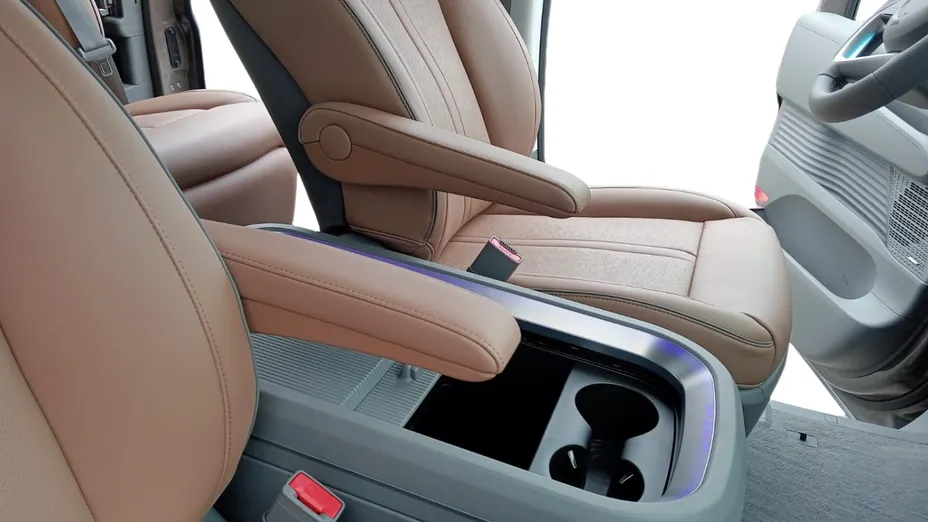 HYUNDAI Staria Staria 1.6 T-GDI HEV Luxury aut Nowy