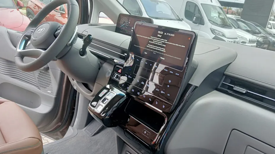 HYUNDAI Staria Staria 1.6 T-GDI HEV Luxury aut Nowy