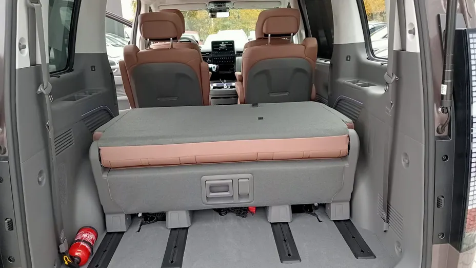 HYUNDAI Staria Staria 1.6 T-GDI HEV Luxury aut Nowy