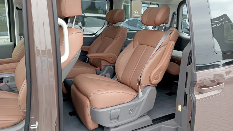 HYUNDAI Staria Staria 1.6 T-GDI HEV Luxury aut Nowy