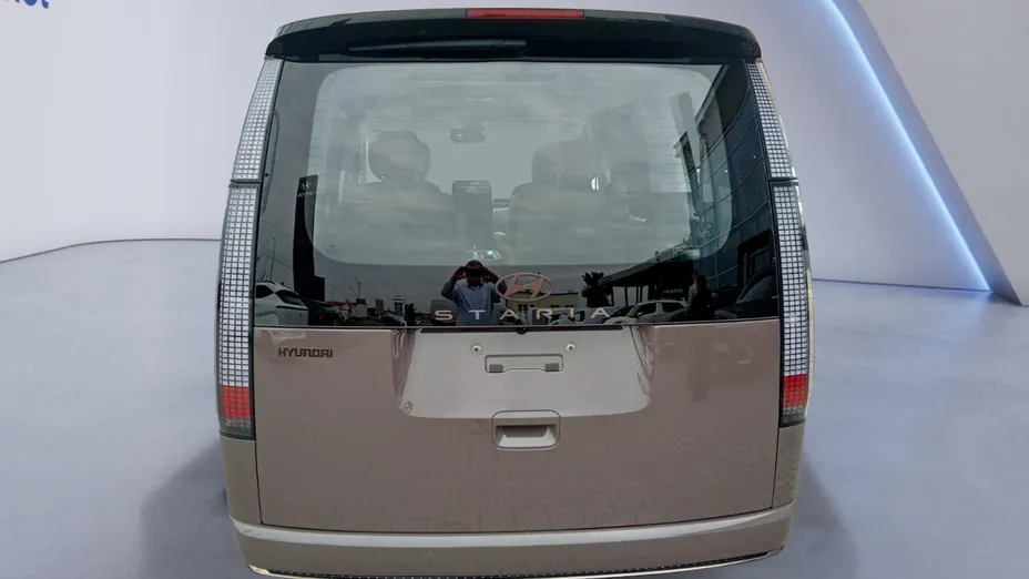 HYUNDAI Staria Staria 1.6 T-GDI HEV Luxury aut Nowy