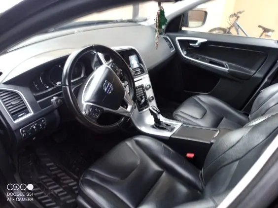 VOLVO XC60 -