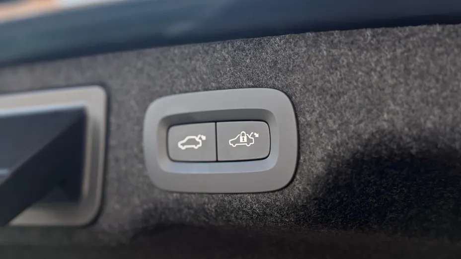 VOLVO S90 S90 T8 AWD Plug-In Hybrid Plus Dark aut