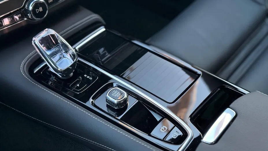 VOLVO S90 S90 T8 AWD Plug-In Hybrid Plus Dark aut