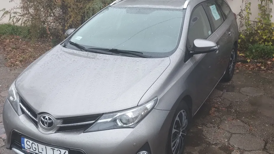 TOYOTA Auris -