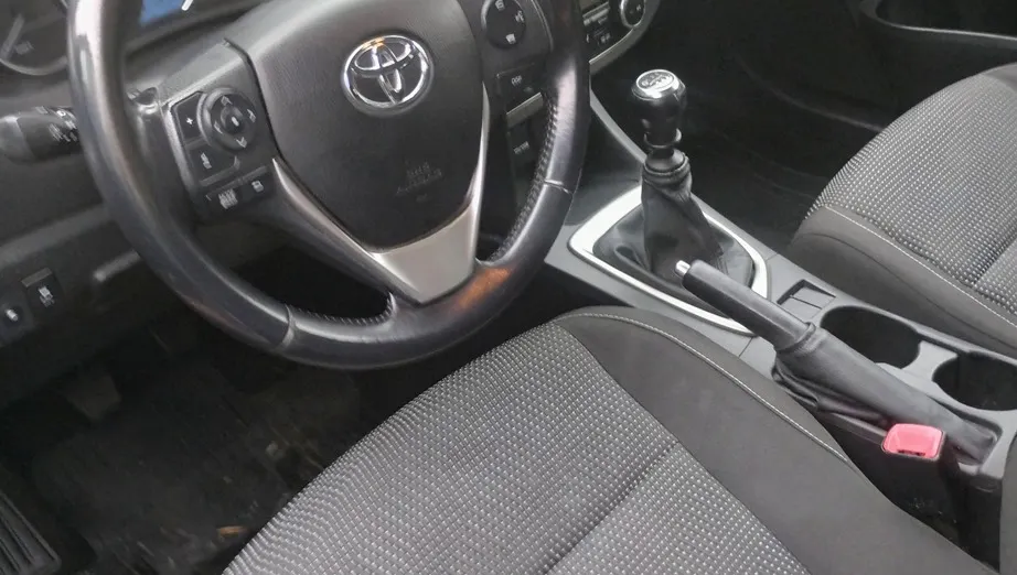 TOYOTA Auris -
