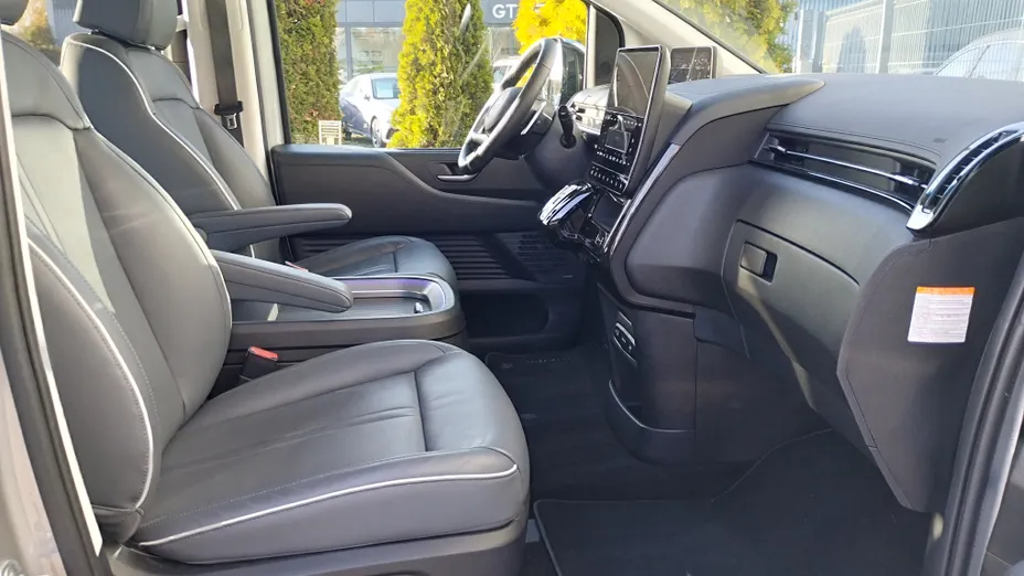 HYUNDAI Staria Staria 1.6 T-GDI HEV Luxury aut