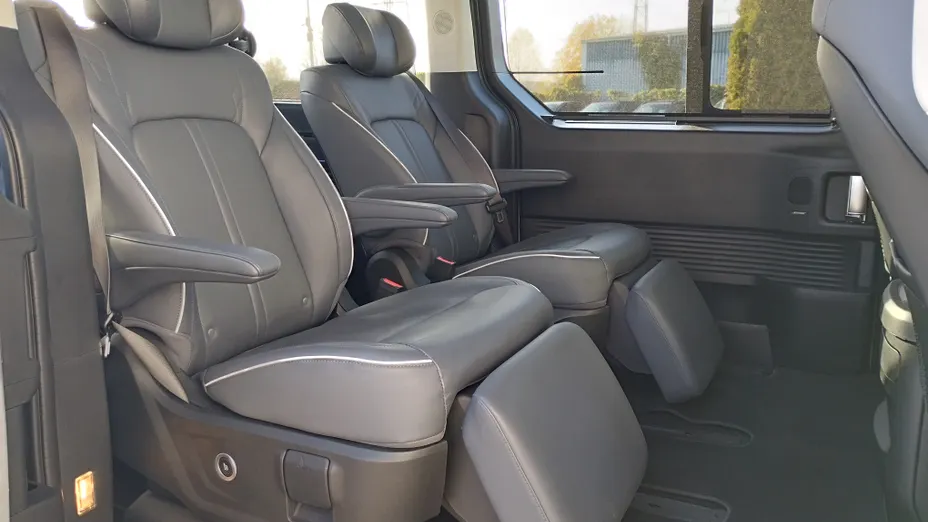 HYUNDAI Staria Staria 1.6 T-GDI HEV Luxury aut