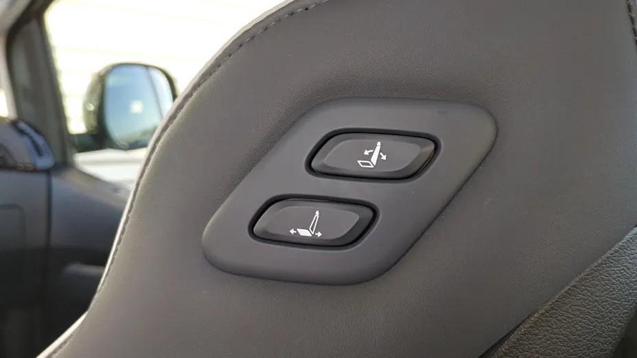 HYUNDAI Staria Staria 1.6 T-GDI HEV Luxury aut