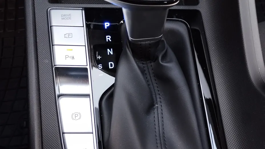 HYUNDAI Elantra Elantra 1.6 Smart CVT