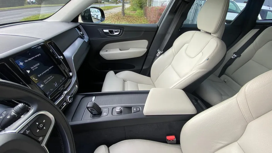 VOLVO XC60 XC60 B5 B AWD Momentum Pro aut