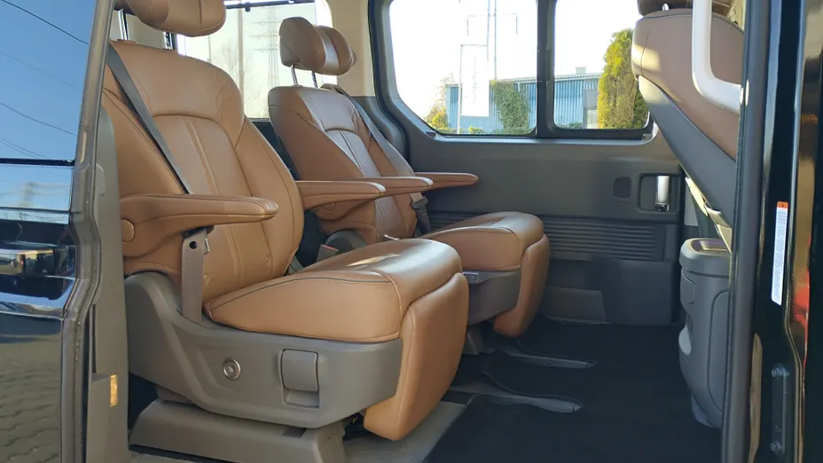 HYUNDAI Staria Staria 1.6 T-GDI HEV Luxury aut