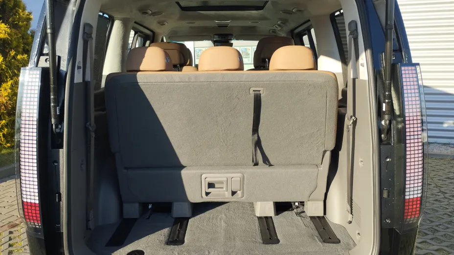 HYUNDAI Staria Staria 1.6 T-GDI HEV Luxury aut