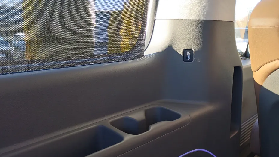 HYUNDAI Staria Staria 1.6 T-GDI HEV Luxury aut