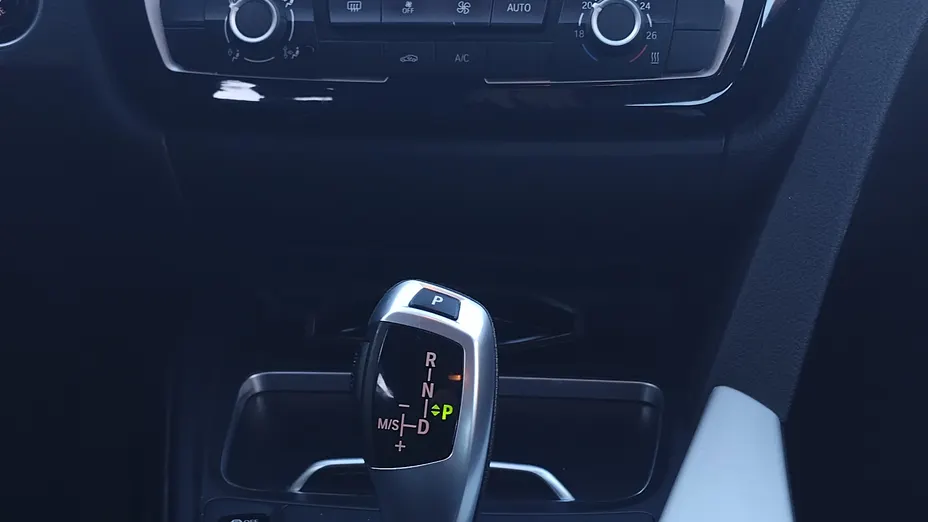 BMW Seria 3 318i Advantage