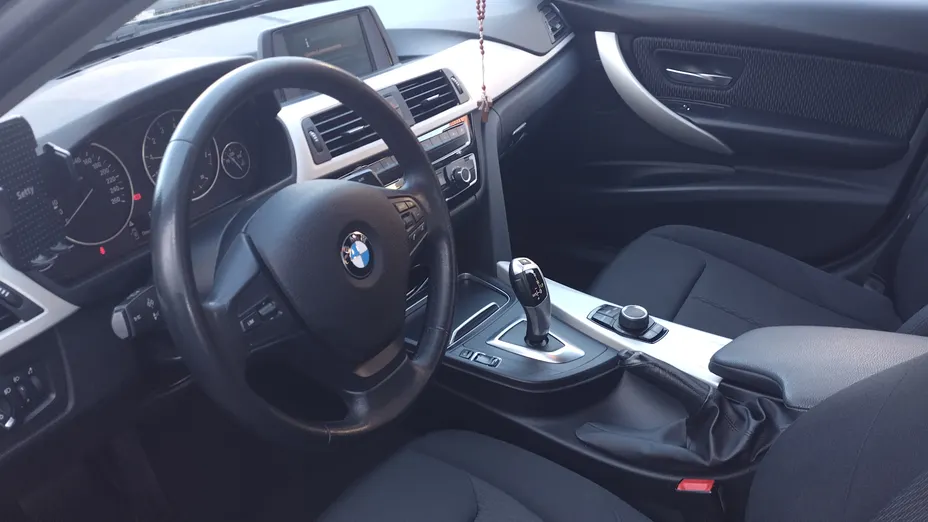 BMW Seria 3 318i Advantage
