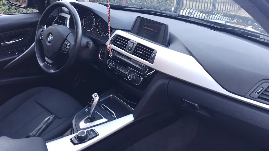 BMW Seria 3 318i Advantage