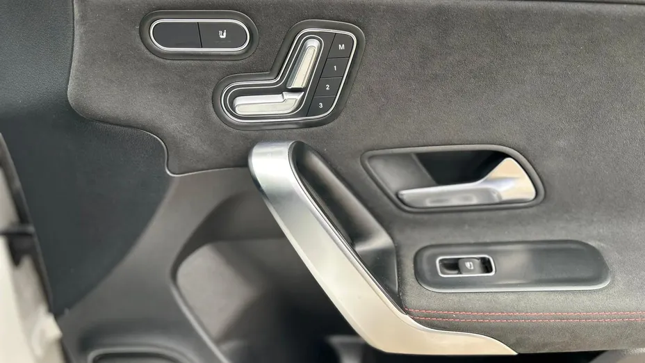 MERCEDES-BENZ CLA CLA 220 4-Matic