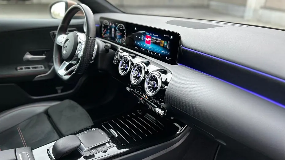 MERCEDES-BENZ A Klasa A 200 7G-DCT AMG Line