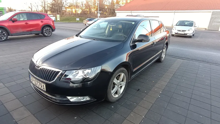 SKODA Superb -