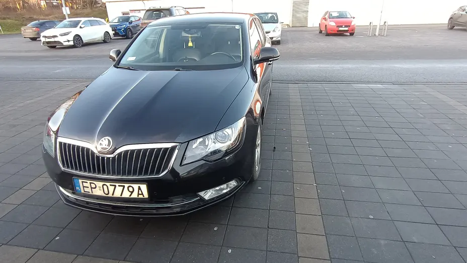 SKODA Superb -
