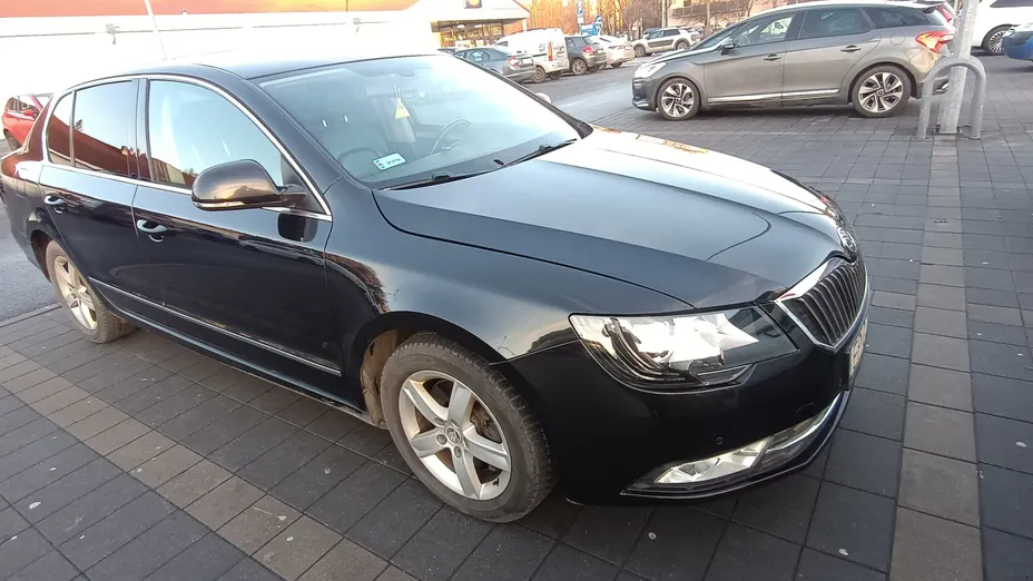 SKODA Superb -