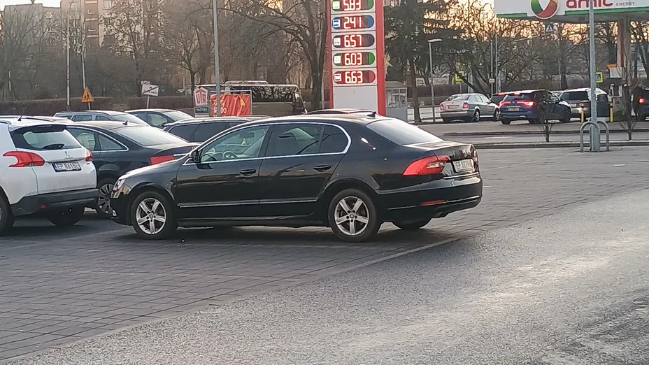 SKODA Superb -