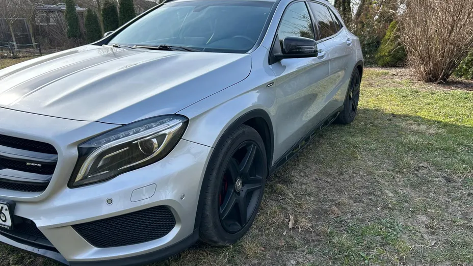 MERCEDES-BENZ GLA GLA 180 7G-DCT AMG Line