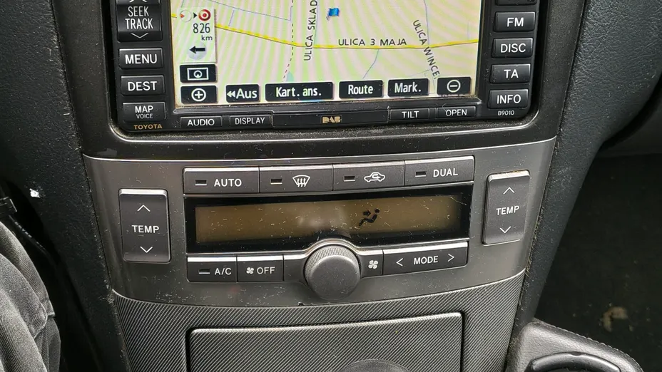 TOYOTA Avensis Avensis 1.8 Premium