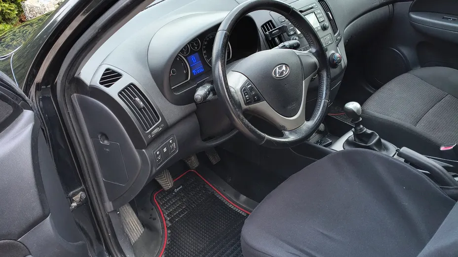 HYUNDAI i30 -