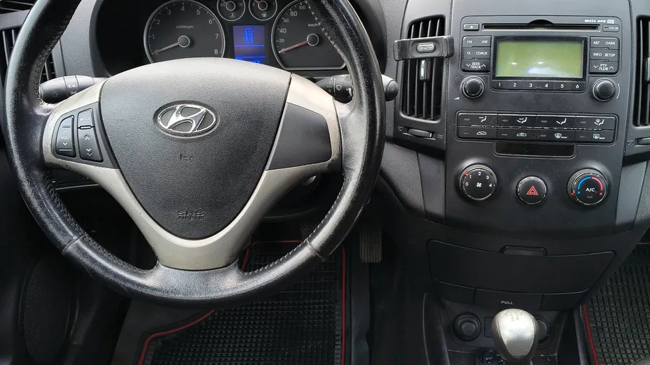 HYUNDAI i30 -